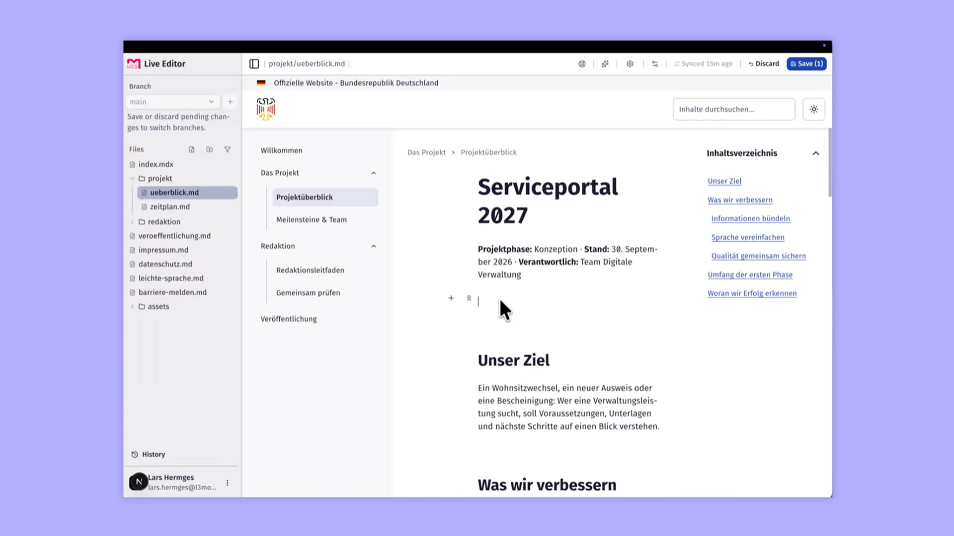 Eine Vektorillustration einer Frau die von verschiedenen Icons die für Programmierung stehen umgeben ist.